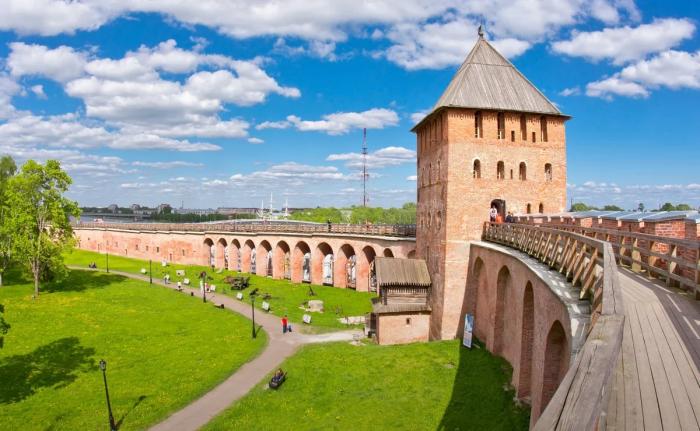 Прогулки по крепостям, кремлям и замкам: что нового ждет туристов в семи регионах России