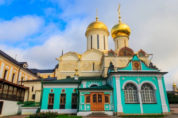 Церкви и храмы Сергиева Посада &mdash; 20 главных святынь