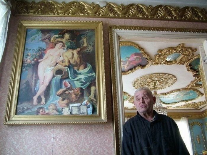 Старенький домик в Брянске прячет в себе королевские апартаменты