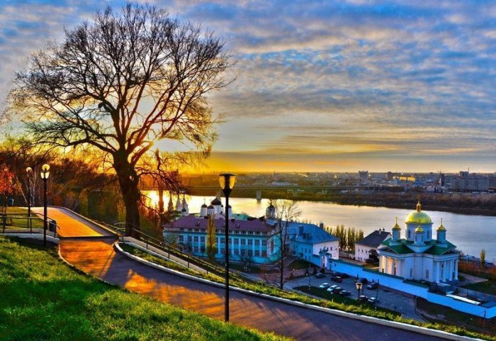Топ-25 мест куда поехать в апреле 2023: по России, за границу, на море, в горы