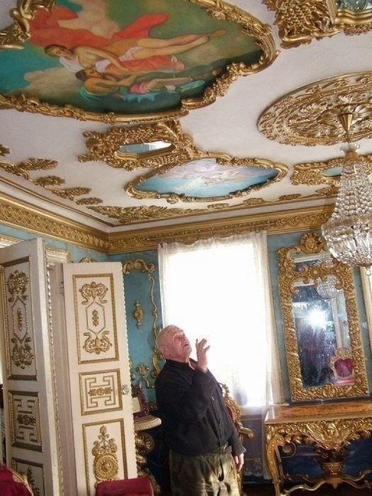 Старенький домик в Брянске прячет в себе королевские апартаменты