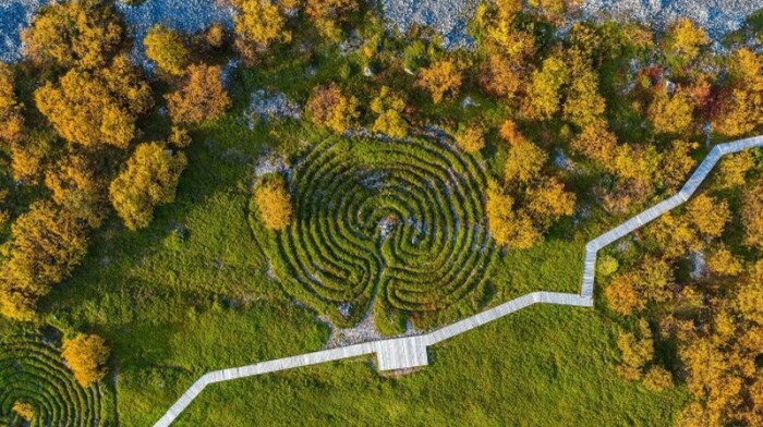 9 аномальных зон в России, которые привлекают любителей острых ощущений