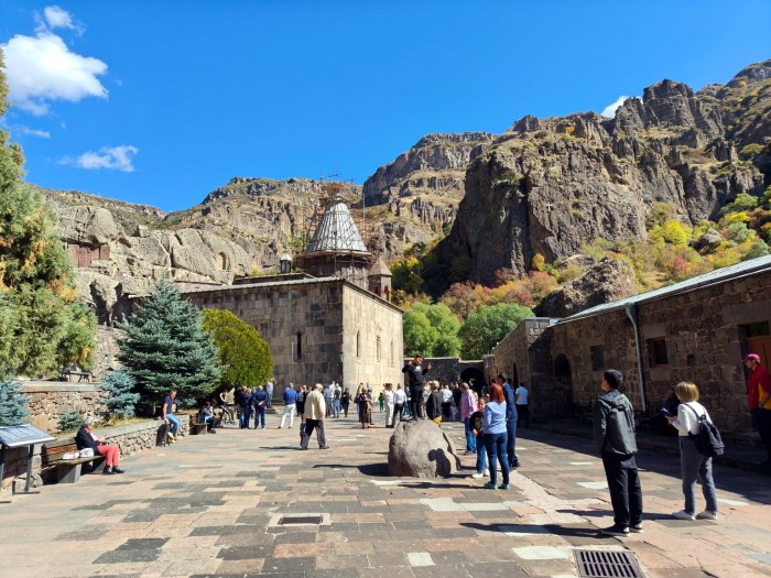 Экскурсия в Гарни и Гегард — лучшее рядом с Ереваном Экскурсия в Гарни и Гегард — лучшее рядом с Ереваном