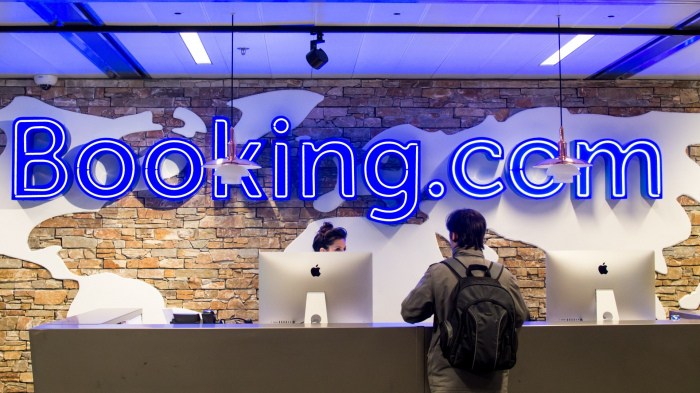 ФАС наказал Booking.com за требования у отелей паритета цен