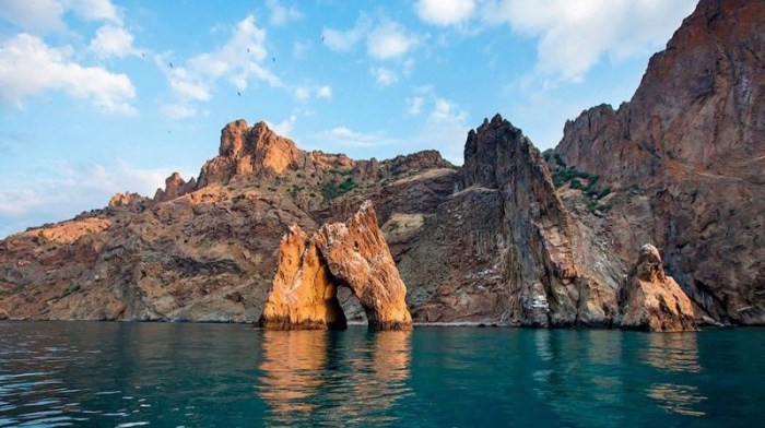 7 лучших морских маршрутов в Крыму для прогулки