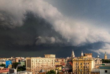Девятибалльный шторм надвигается на Москву и Центральную Россию 
