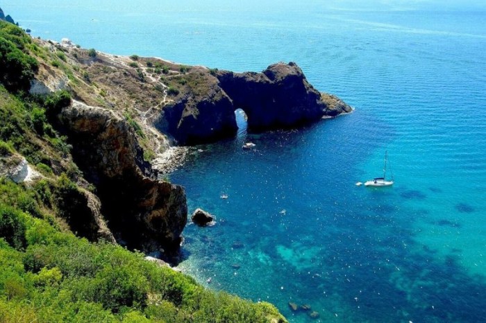 7 лучших морских маршрутов в Крыму для прогулки