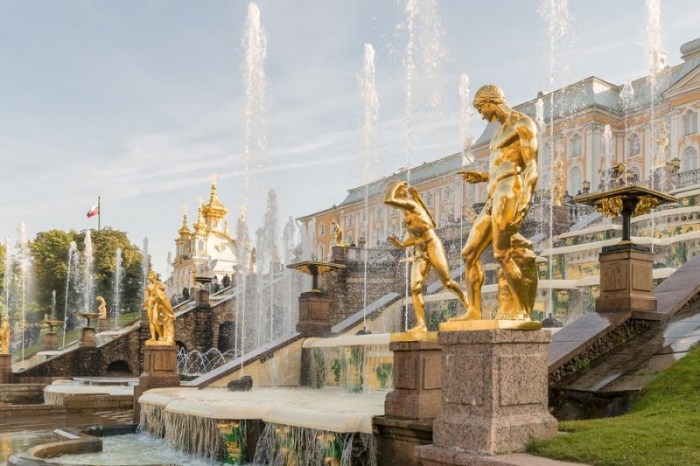 6 лучших водных экскурсий в Санкт-Петербурге