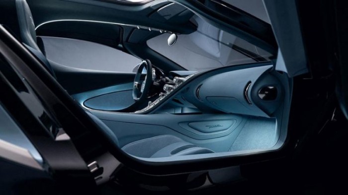 Bugatti показала Tourbillon: 1800 гибридных сил и хронометры в салоне Bugatti показала Tourbillon: 1800 гибридных сил и хронометры в салоне