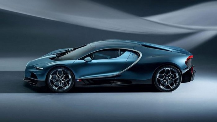 Bugatti показала Tourbillon: 1800 гибридных сил и хронометры в салоне Bugatti показала Tourbillon: 1800 гибридных сил и хронометры в салоне