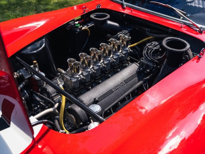 Раритетный суперкар Ferrari 250 GTO 1962 года выпуска Раритетный суперкар Ferrari 250 GTO 1962 года выпуска
