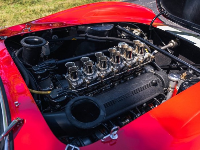 Раритетный суперкар Ferrari 250 GTO 1962 года выпуска Раритетный суперкар Ferrari 250 GTO 1962 года выпуска