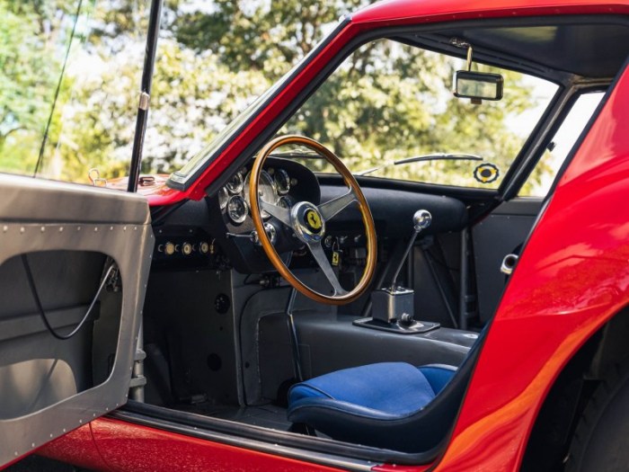 Раритетный суперкар Ferrari 250 GTO 1962 года выпуска Раритетный суперкар Ferrari 250 GTO 1962 года выпуска