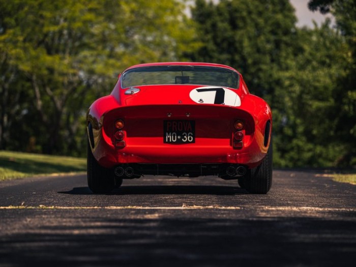 Раритетный суперкар Ferrari 250 GTO 1962 года выпуска Раритетный суперкар Ferrari 250 GTO 1962 года выпуска