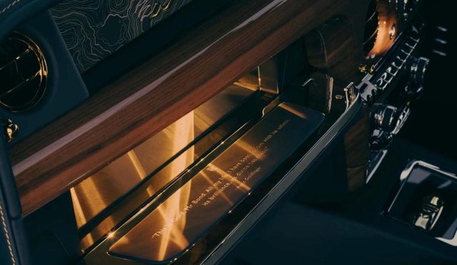 Rolls-Royce представил Phantom Goldfinger, созданный к 60-летию фильма о Джеймсе Бонде (7 фото)
