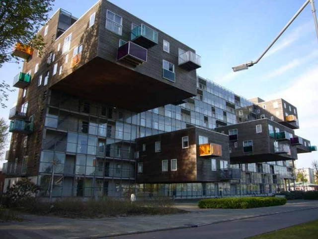 Подборка странных и экстремальных домов из разных стран мира (12 фото)
