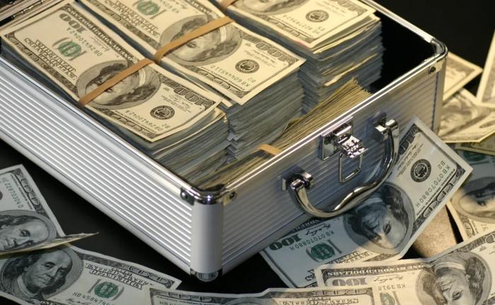 Доллар по 113 рублей, евро &ndash; по 119 рублей. Как реагируют туристы и туроператоры? 