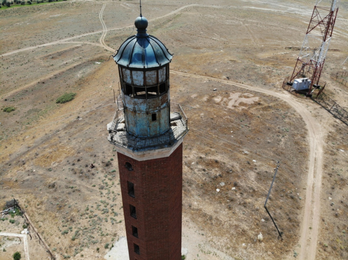 Чудо в степи: как в 30 км от моря под Астраханью появился маяк