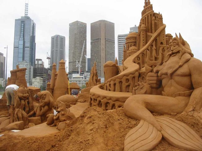 Удивительные фигуры из песка (75 фото) Удивительные фигуры из песка (75 фото)