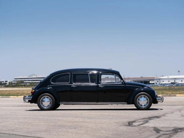 Уникальный лимузин VW Beetle по прозвищу Rollswagen пустят с молотка