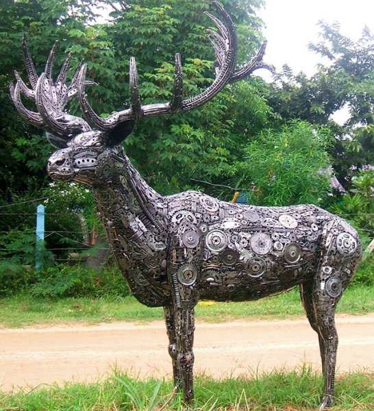 Скульптуры из автозапчастей (7 фото) Скульптуры из автозапчастей (7 фото)