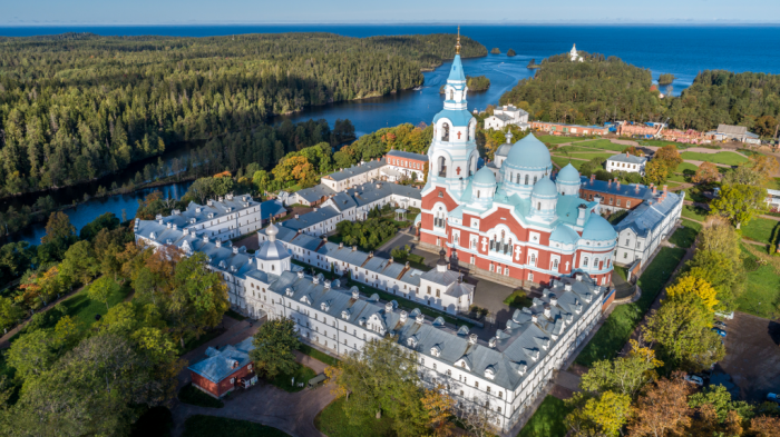 10 уединённых красивых мест для осеннего путешествия по России в 2025 г 10 уединённых красивых мест для осеннего путешествия по России в 2025 г