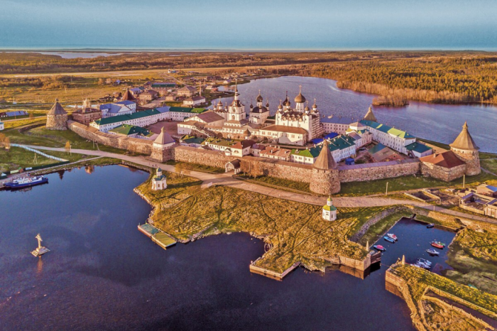 10 уединённых красивых мест для осеннего путешествия по России в 2025 г 10 уединённых красивых мест для осеннего путешествия по России в 2025 г