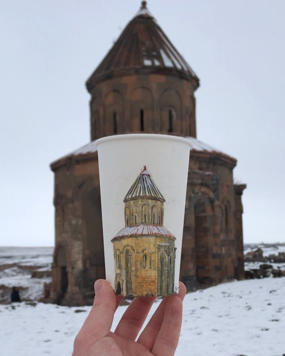 Бросить академию, взять стаканчики и нарисовать весь мир. У него получилось